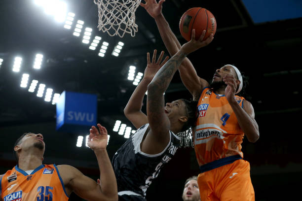 上演激烈对 上演激烈对