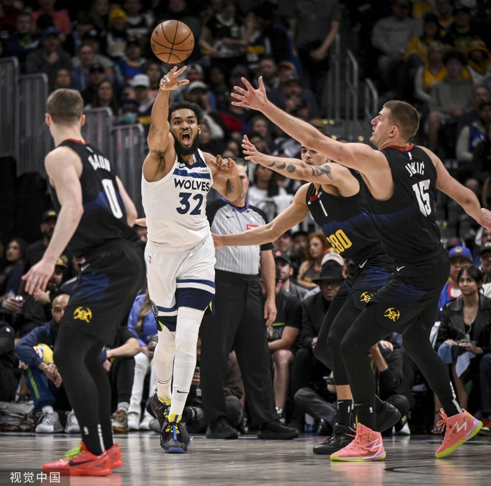 她不断地在 她不断地在